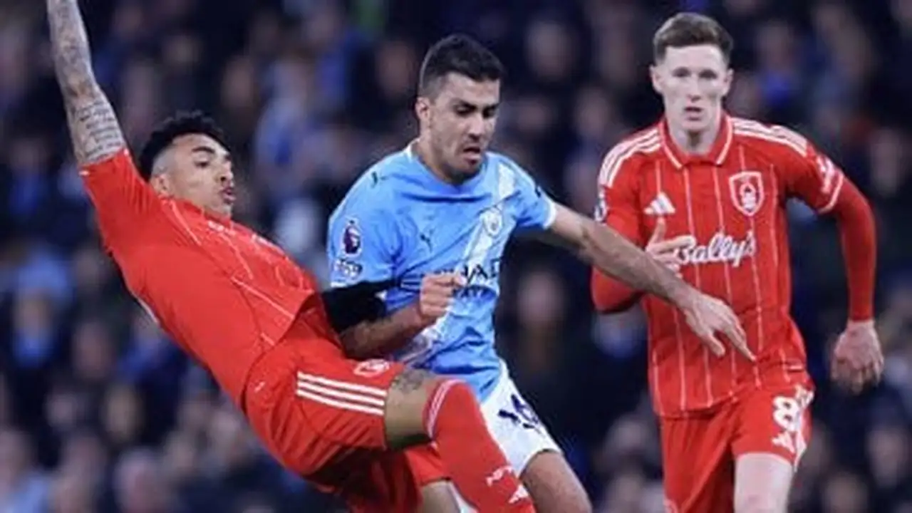 مانشستر سيتي يسقط في فخ التعادل بهدفين لمثلهما أمام نوتينجهام فورست بغياب مرموش